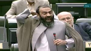 نقدعلی: صدور هرگونه پروانه وکالت خارج از درگاه صدور مجوزها غیرقانونی است / کانون وکلای دادگستری مرتکب جرم شده